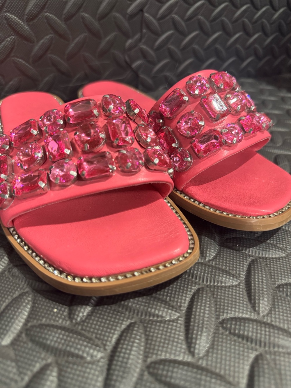 Women’s Hot Pink Rhinestone Slide Sandals Size 7 Glam Statement Slides - Picture 3 of 9